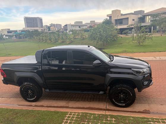 TOYOTA HILUX 2.8 D-4D TURBO DIESEL CD GR-S 4X4 AUTOMÁTICO